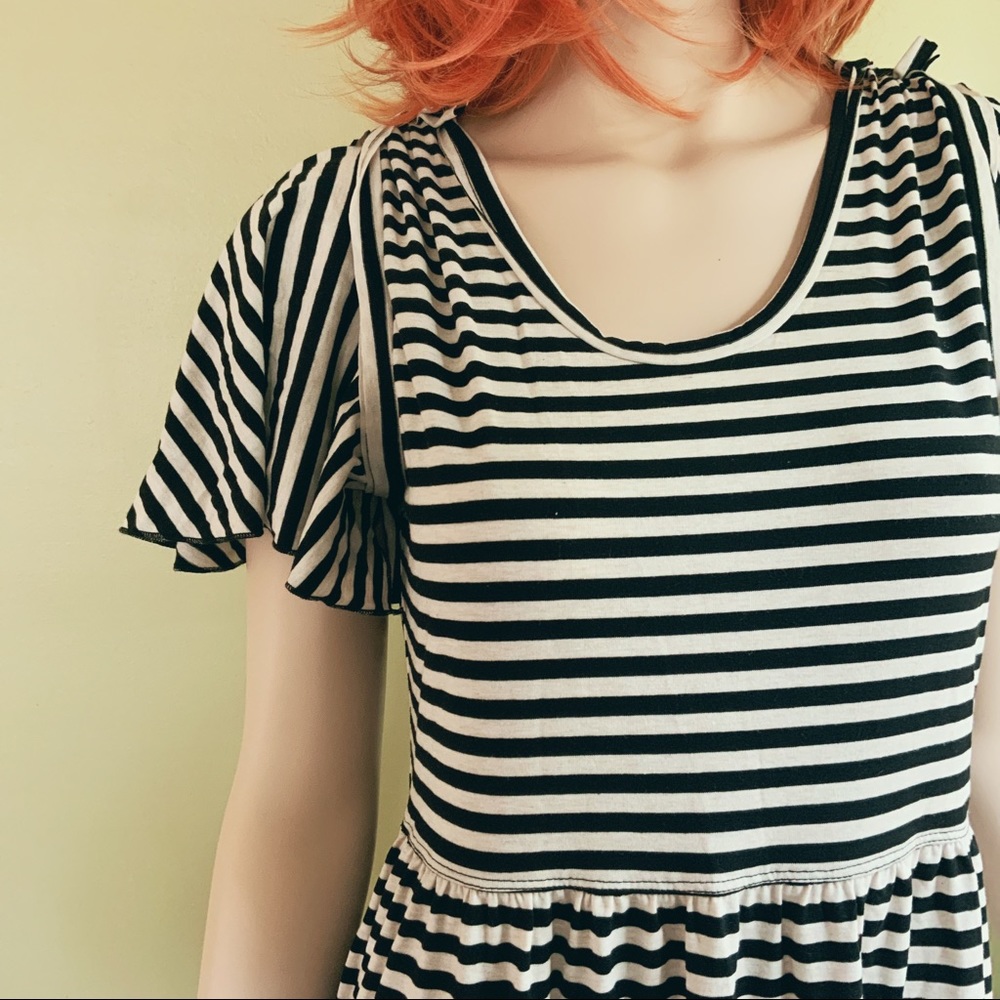 Rare Find! Suzanne Betro Black White Striped Flowy Midi Dress Ruffle Sleeve S - Picture 10 of 16